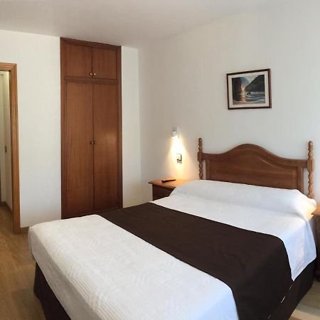Hotel Trespalacios Panes Bagian luar foto