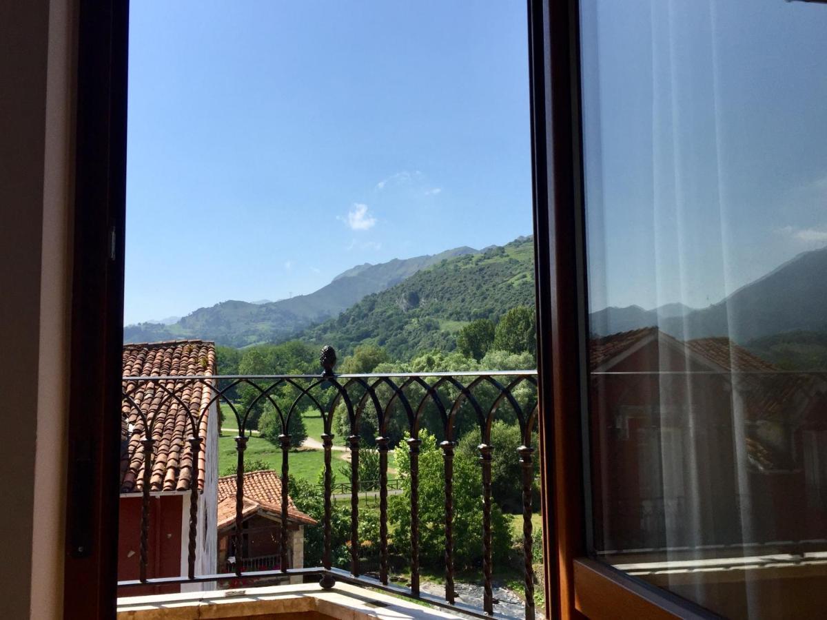 Hotel Trespalacios Panes Bagian luar foto